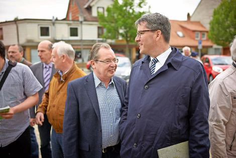 Auf Tuchfühlung mit der Bevölkerung: Bei wichtigen Entscheidungen will Oliver Junk stets die Goslarer Bürger einbezogen sehen. Foto: Sobotta